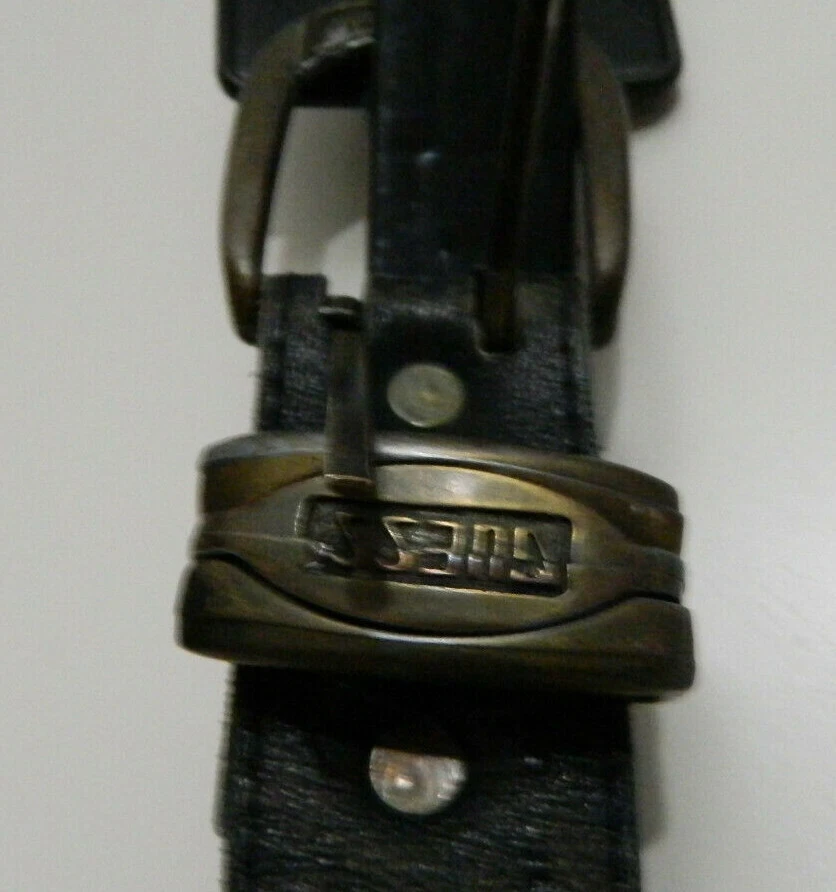 Guess Cinturón 2 Agujeros Doble Punta Hebilla Cuero Tono Latón? 1.5" ancho talla 40 Foto 2 de 4