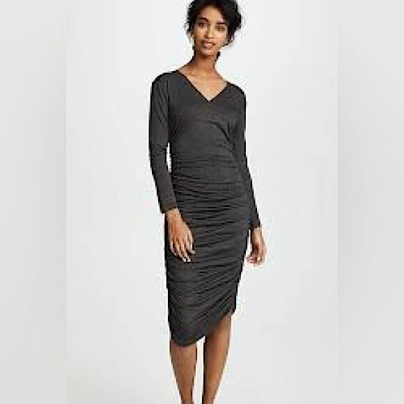 Vestido midi fruncido manga larga cuello en V NORMA KAMALI en gris oscuro talla XS Foto 2 de 4