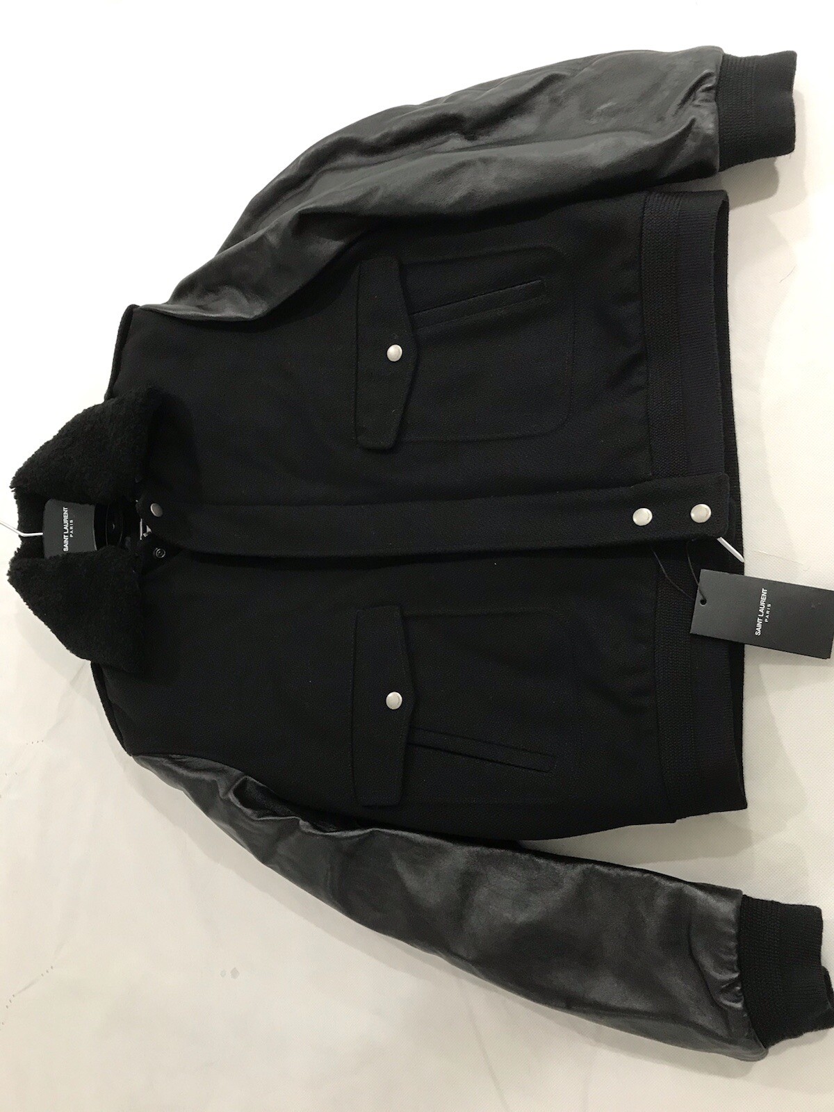 Giacca da uomo Saint Laurent maniche in pelle. 52 42. $3650