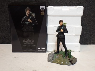 Iron Studios Star Wars Luke Skywalker Grogu Training 1/10 Statue Open Box Mint