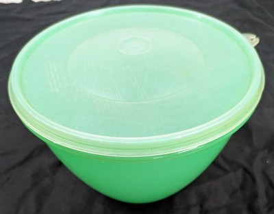 Tupperware Crisp It Lettuce Keeper #679 Jadeite Green w/Lid #680 & Spike