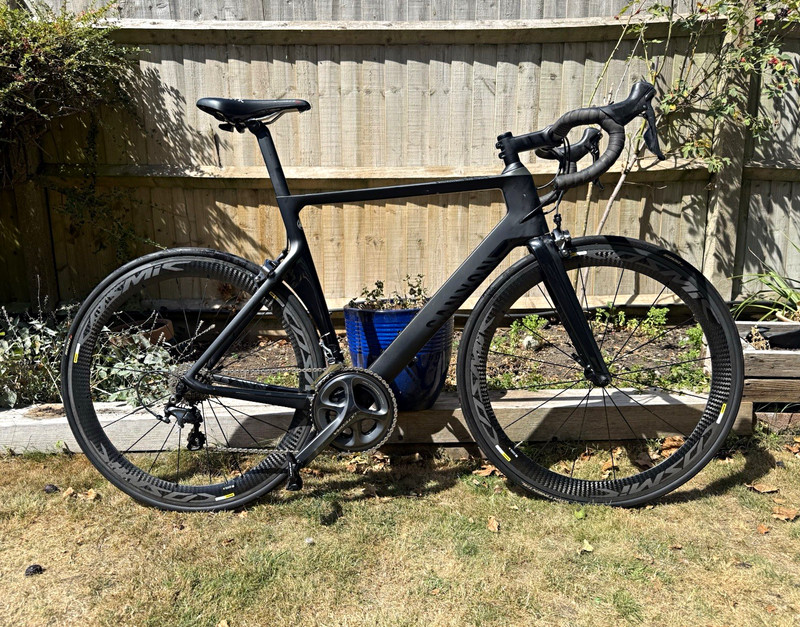 Canyon Aeroad Carbon Fibre Road Bike 700C L Black Ultegra - Free spare wheels