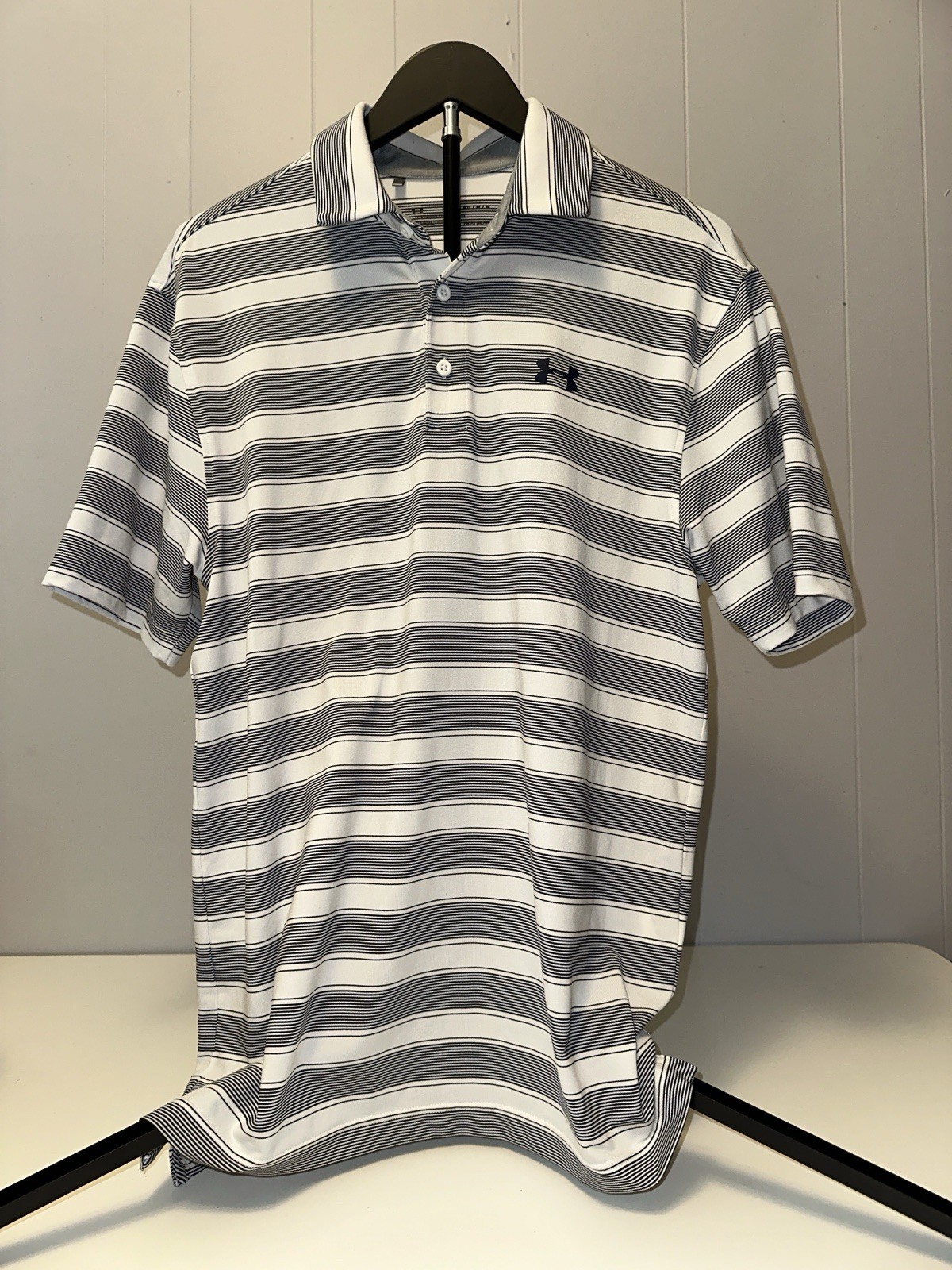 Under Armor Golf White And Black Striped Polo Loose Size Medium