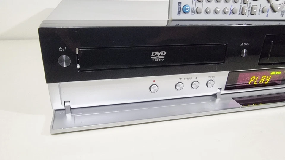 VIDEOREGISTRATORE COMBINATO DVD VHS LG V190 LETTORE CASSETTE VCR COMBO. - Immagine 4 di 4