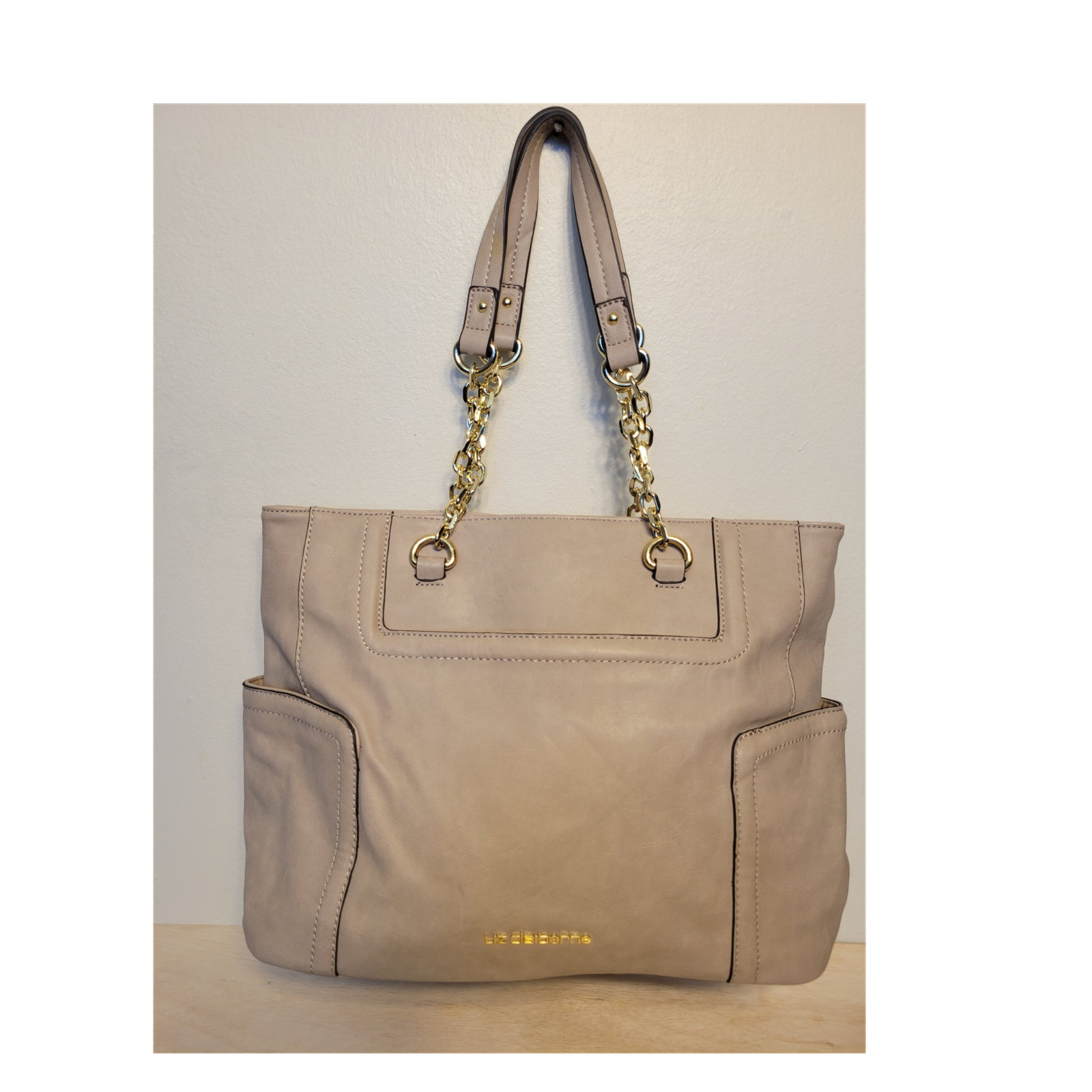Liz Claiborne Beige Shoulder Bag Chain Strap Gold Hardware Logo Accent