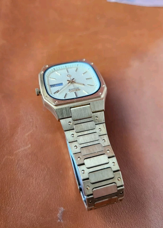 Seiko Vintage Square Watch Men Gold Tone White Dial Day Date 7123-5359 - WORKS! - Image 2 of 4