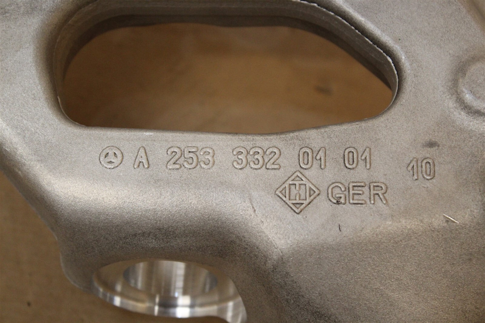 Mercedes-Benz GLC X253 Front Left Wheel Hub Spindle A2533320101 