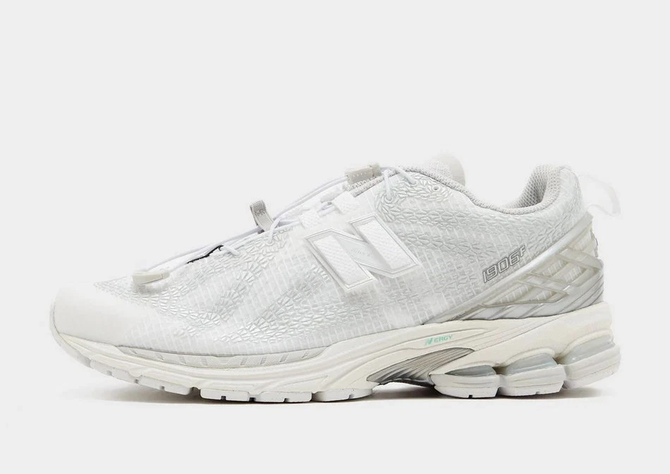 New Balance 1906F Trainers in White Men's Shoes