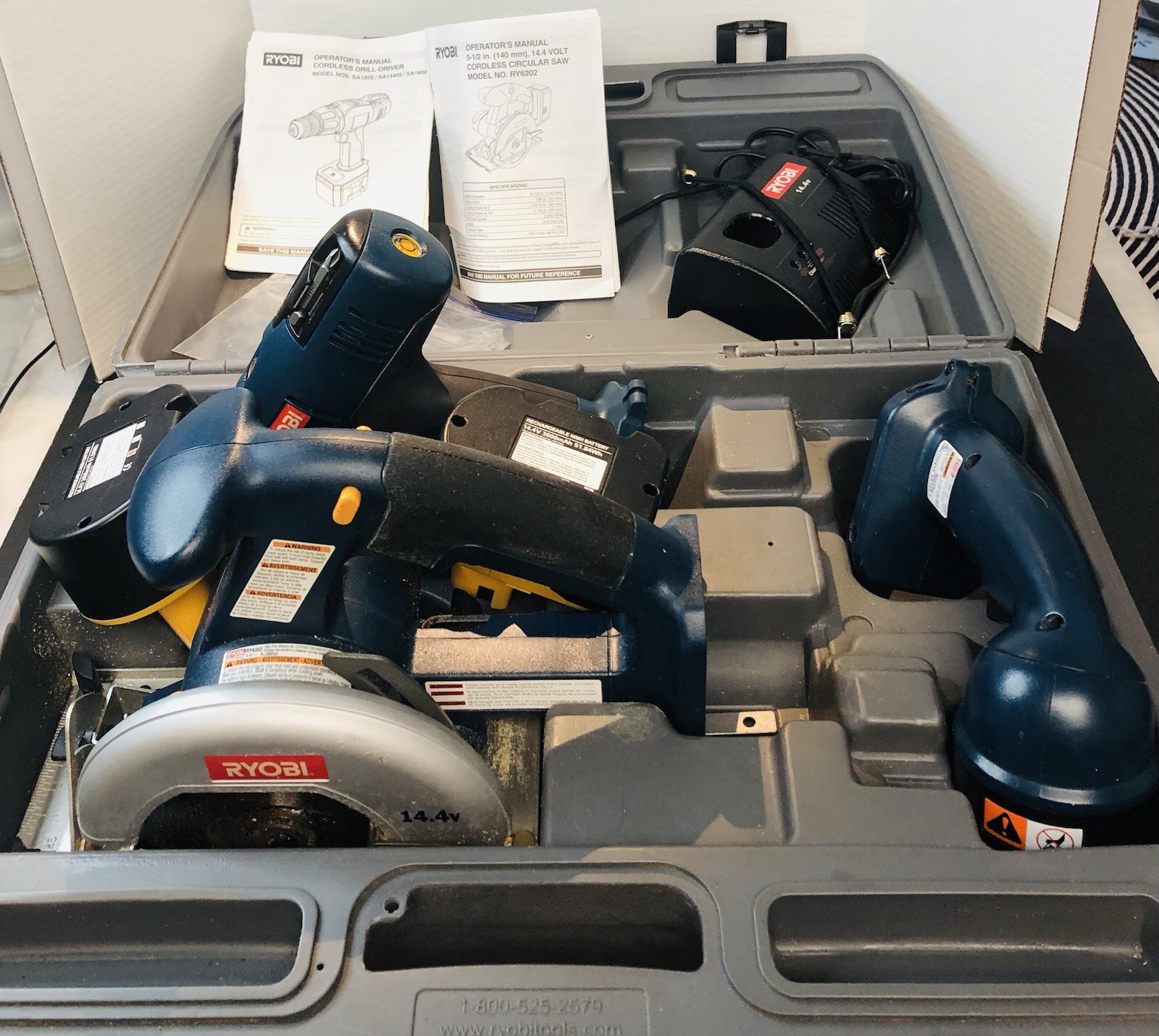 RYOBI&nbsp;6 Piece Set 14.4V Cordless Tool Set-Saw, Drill, Flash