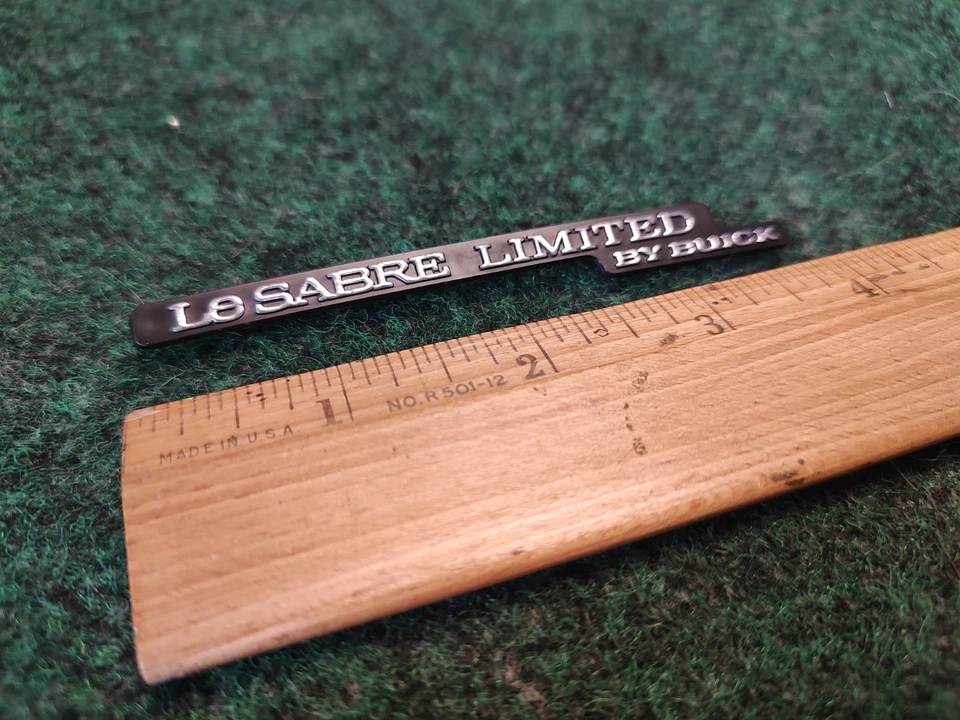 BUICK LESABRE LIMITED Por Buick DELANTERO TRASERO EMBLEMA LATERAL LOGOTIPO INSIGNIA SÍMBOLO FABRICANTE DE EQUIPOS ORIGINALES 3S1 Foto 2 de 4