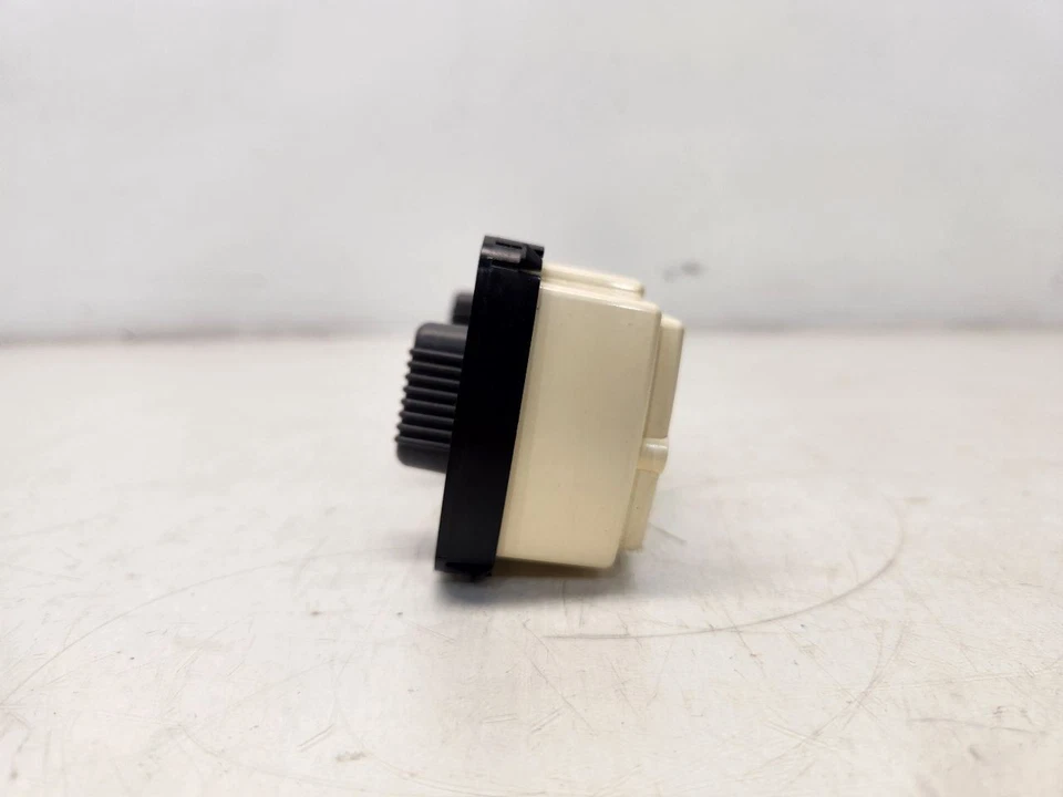 Chevrolet Tahoe 2001-02 techo trasero control de temperatura - manual con techo corredizo Foto 2 de 4