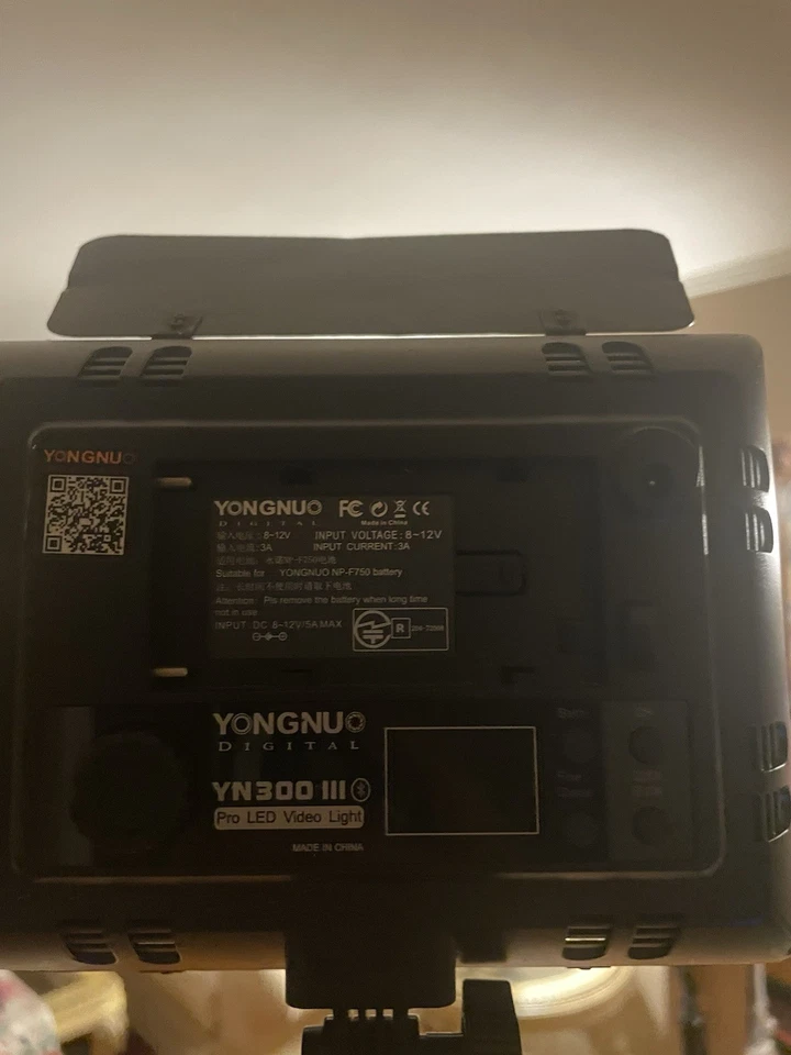 Yongnuo YN300 III Pro LED Video Light Panel Bi-Color 3200K-5600K w/ Stand - Image 4 of 4