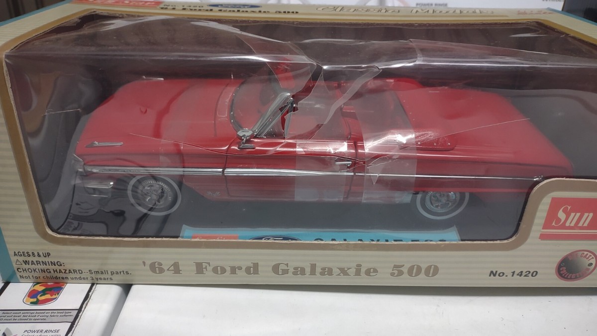 １９６４　ＦＯＲＤ　ＧＡＬＡＸＩＥ　５００　【１／１８】新品、未使用 Sun Star Models 1:18 Ford Galaxie 500 Hard Top Year 1964