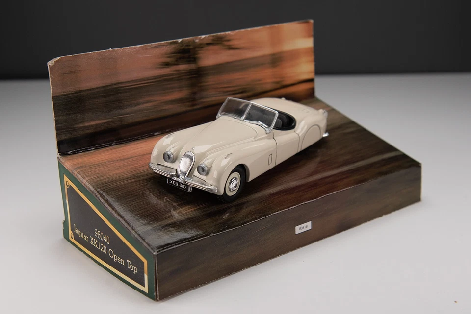 Corgi Classic Models #96040 Jaguar XK120 open top creme 1948 Die-Cast 1:43 + OVP - Bild 3 von 4
