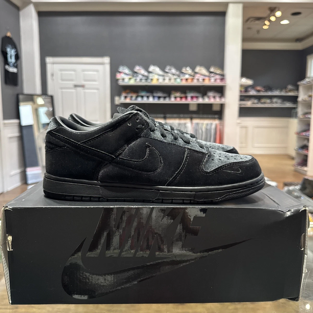Nike Dunk Low x Dover Street Market Velvet for Sale | Authenticity Nike Dunk Low x Dover Street Market Velvet for Sale | Authenticity