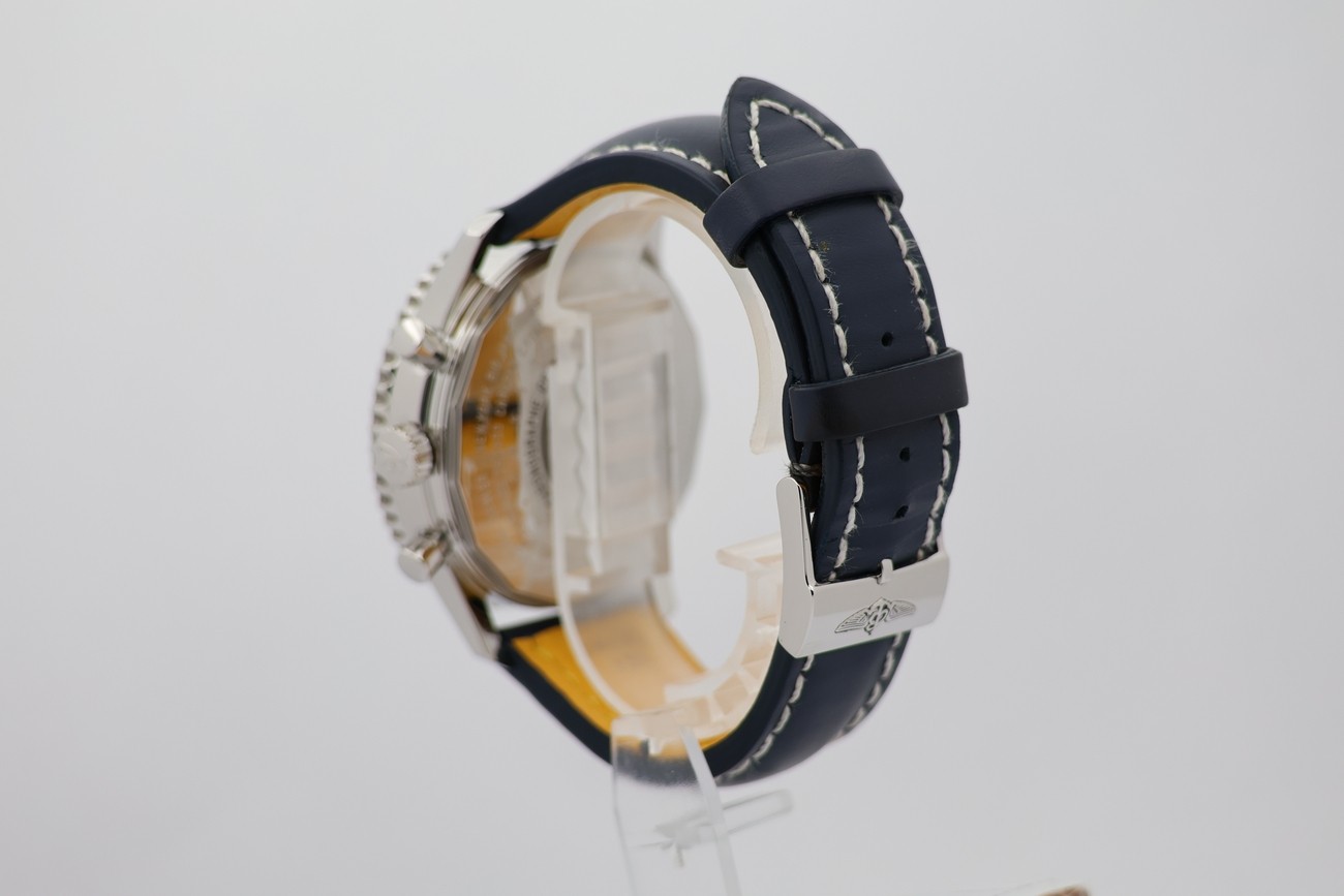 Breitling Navitimer World 46mm Automatic A24322 O… - image 6