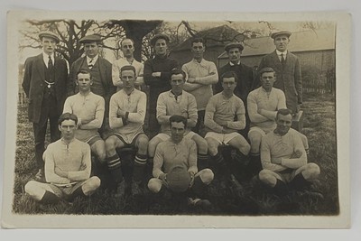 Postkarte, unbekannte Fußballmannschaft, Chatham Fotograf, Echtfoto.