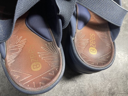 Sandalias Bzees Kitty Mula Mujer 7 M Azul Denim Cuña Punta Cerrada Cordón Comodidad - Imagen 17 de 18