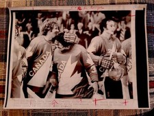 1976 CANADA CUP FINAL BOBBY CLARKE ROGIE VACHON STEVE SHUTT NHL HOCKEY PHOTO 