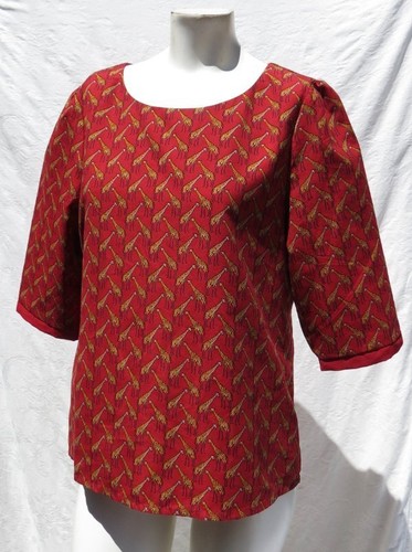 $118 RUBY BELLE Anthropologie US 8 M Red Giraffe Print Popover Shirt Blouse Top - Foto 2 di 5