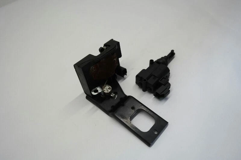 Actuador de bloqueo de tapa de maletero Mercury Mariner 2009  Foto 4 de 4