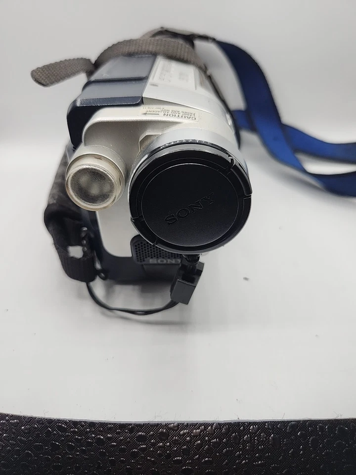 Videocámara Sony Handycam CCD-TRV118 NTSC Tape Hi8 - No alimentación no completamente probada. Foto 4 de 4