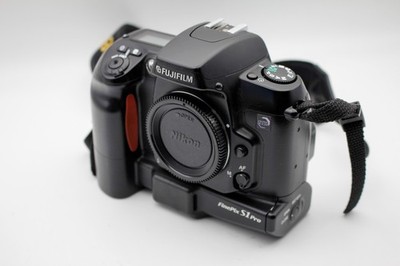 FUJIFILM FinePix S1 Pro 6.1MP SuperCCD Digital SLR Camera - Body Only - TESTED