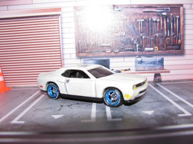 2023 Hot Wheels 2008 Dodge Challenger SRT8 White Mopar, w/Real Riders Wheel Swap