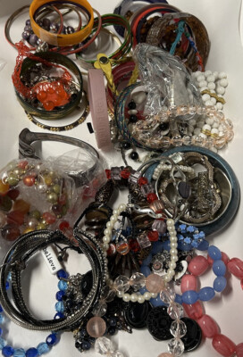 1.75  Lbs Vintage to now jewelry Job Lot Multi Color Plastic Glass Bracelets