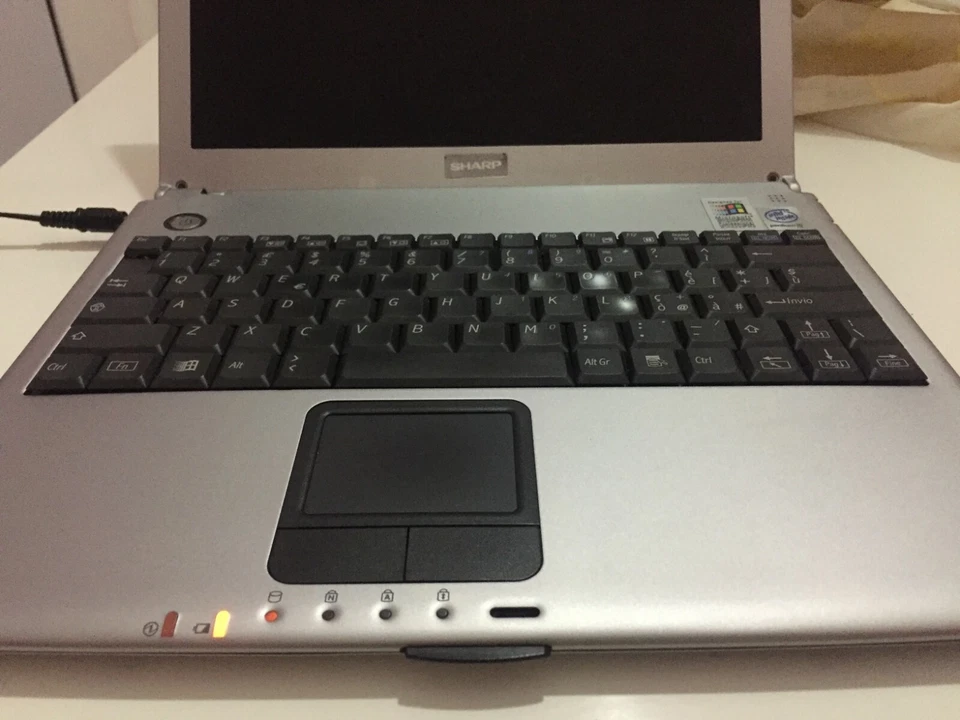 SHARP UM-PC10 MURAMASA sub notebook ultraslim in alluminio compatto e sottile - Immagine 4 di 4