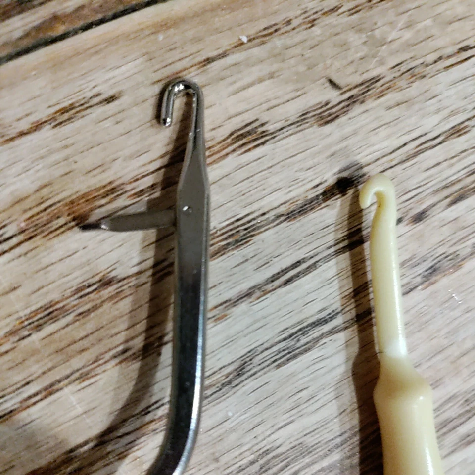 Rug Hooking Tools Rug Hooks  Lot 2 Primitive Latch Boye  - Image 4 of 4