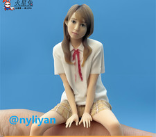 1/64 1/43 1/18 1/16 Miniaturas Camisa Sentada Niña Escena Figuras Modelo Para Coches