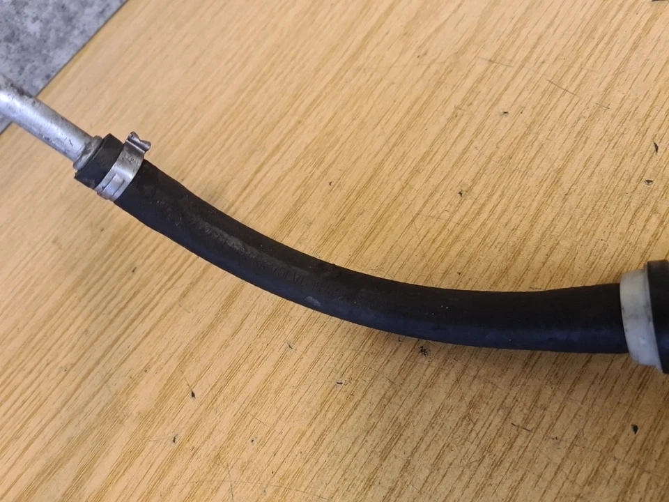 Volvo S60 MK1 2005 2,4 diésel freno bomba de vacío manguera tubo D5244T EU4 8685407 Foto 4 de 4