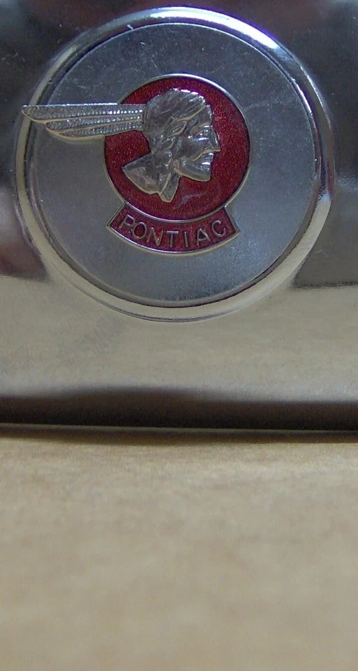 1946 1947 1949 1950 1952 1953 1954 1955 1956 1957 1959 Pontiac DISPENSADOR DE TEJIDOS Foto 2 de 2