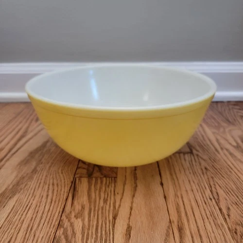 Pyrex Vintage Nesting Mixing Bowl #404 10" Yellow, 4 Qt