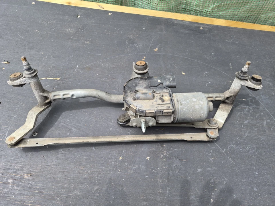 Vw Caddy/ Touran Wiper Motor and Linkage - Image 2 of 3