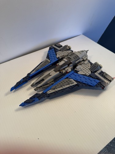 LEGO Star Wars: Mandalorian Starfighter (75316) - Picture 2 of 6