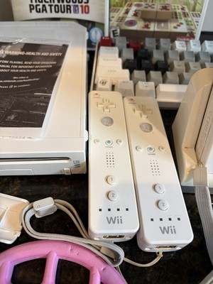 Nintendo Wii Console Lot White RVL-001  Consoles 3 Games Bundle