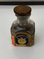 H. M. Kanugens Hoyleverantoi, Made Stockholm, Sweden by Royal Appointment e402