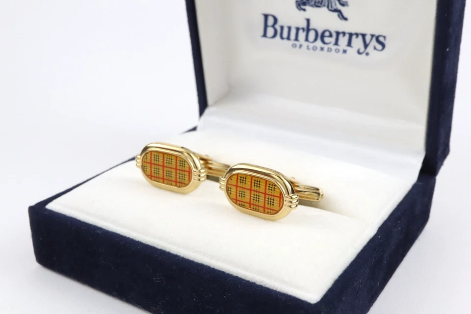 Gemelos Burberry tono dorado esmalte ovalado a cuadros Nova patrón a cuadros con estuche Foto 3 de 4