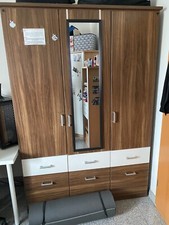 Kleiderschrank