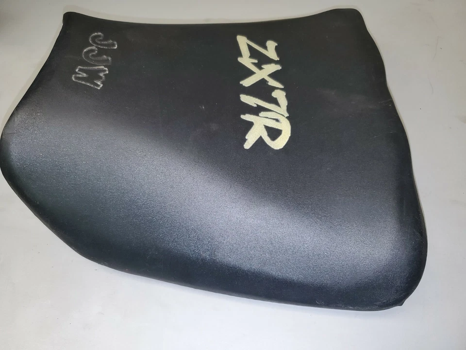 96 97 98 99 00 01 02 03 KAWASAKI ZX750 ZX7R MONTAJE ASIENTO DELANTERO OEM ZX7 SILLÍN Foto 2 de 3