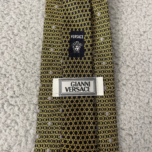 Corbata de seda vintage Gianni Versace cabeza de medusa geométrica amarilla de lujo 57x3,5 pulgadas - Imagen 6 de 11