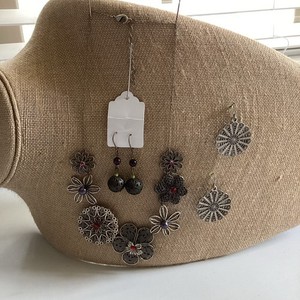 Lot Of Jewelry Necklace 2 Pairs Of Earrings
