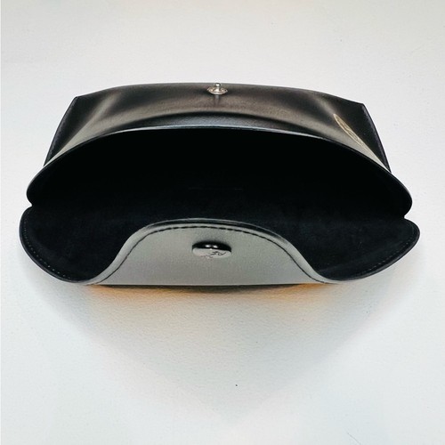 Custodia occhiali Ray-Ban Luxoticca occhiali da sole pelle velluto nero oro chiusura a scatto - Foto 8 di 9
