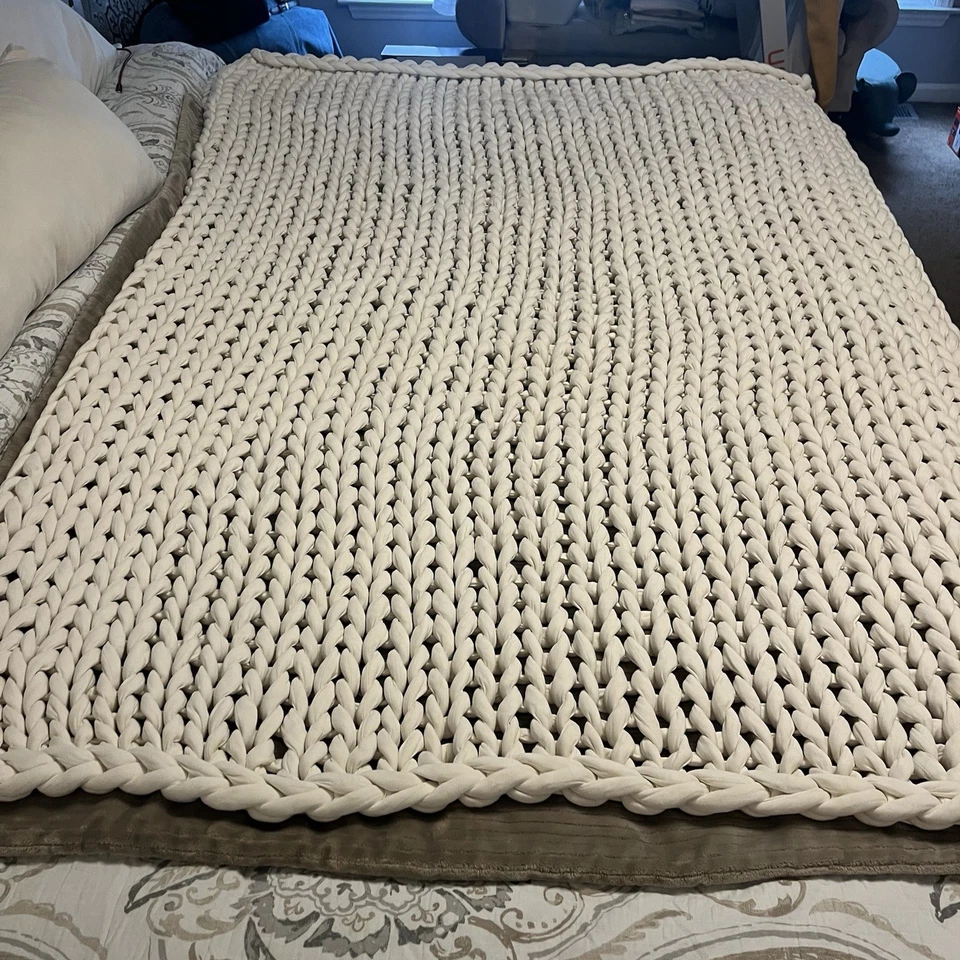 Manta de enfriamiento gruesa tejida con peso para dormir (crema, tiro | 12 libras | 48"x60") Foto 3 de 4