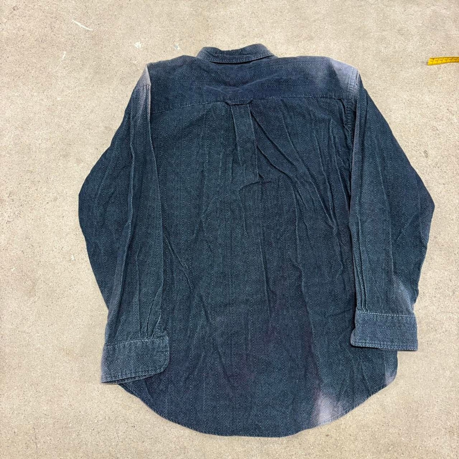 Pendleton mens button up size medium - image 4