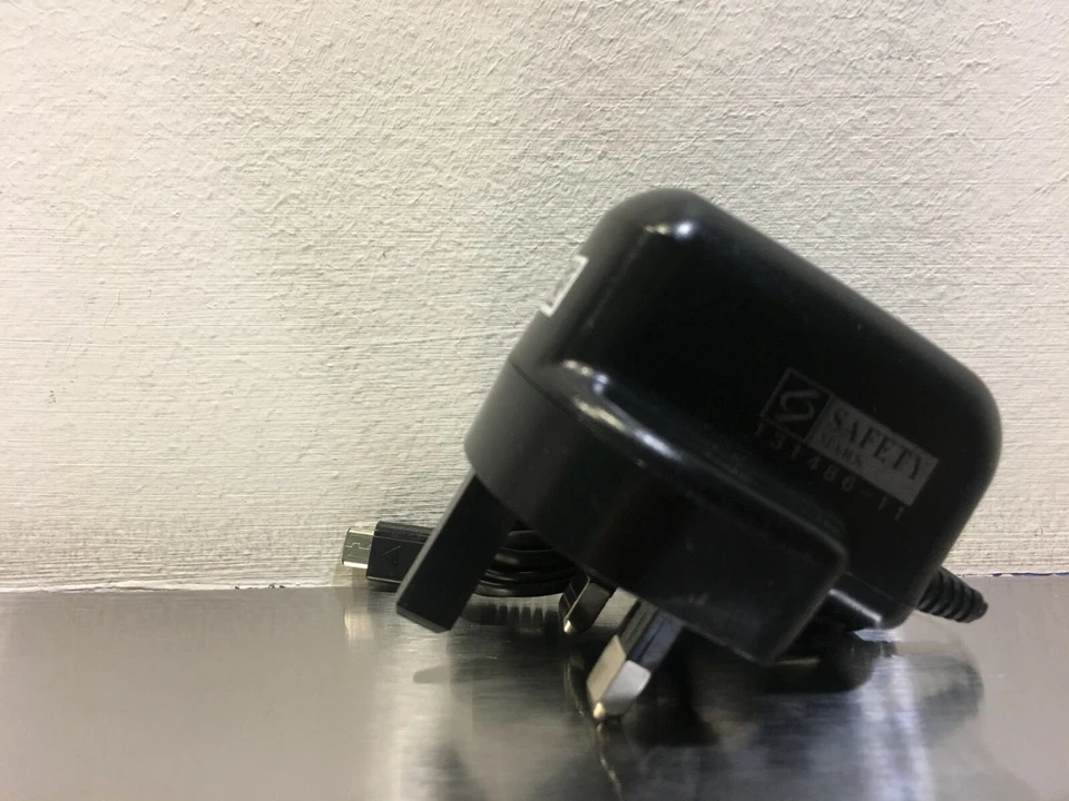 SAMSUNG MAINS WALL CHARGER ETA-3U30UBE FOR GALAXY FAME, YOUNG, WAVE MICRO PIN - Image 2 of 3