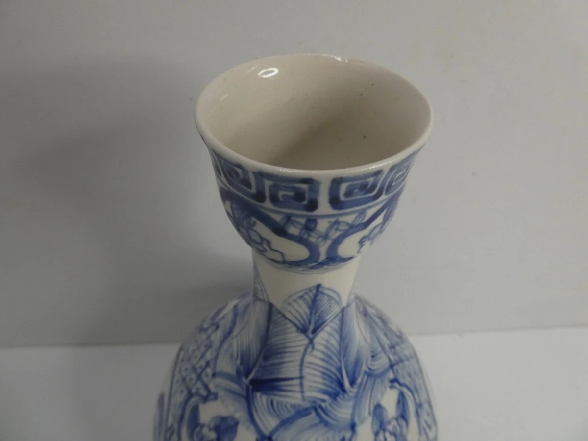 CHINESE YUAN HAND PAINTED BLUE & WHITE POTTERY CERAMIC VASE