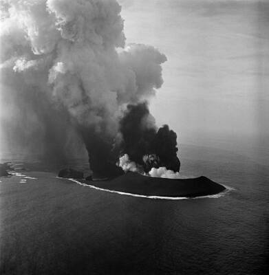 The Cloud of Volcano Capelinhos Eruption Azores Portugal 1958 Old Photo 1